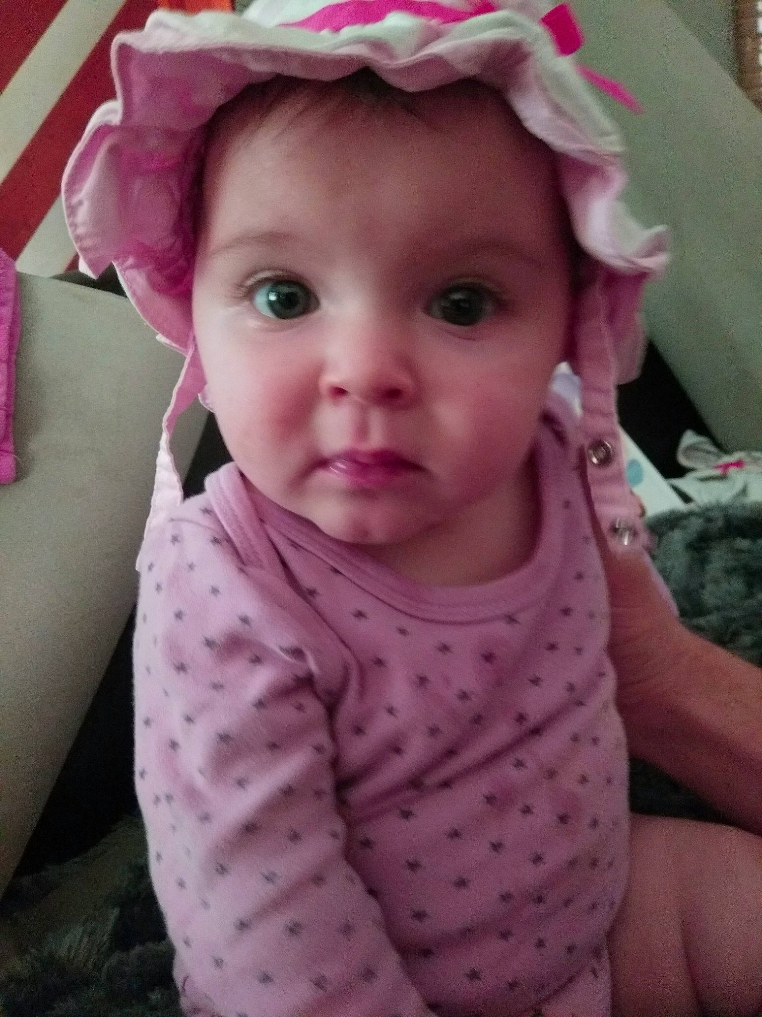 June participe au concours pour gagner de l'argent avec cette photo : baby, baby_products, beauty, cheek, child, ear, eye, face, forehead, hair_accessory, head, headgear, iris, lip, mouth, nose, person, pink, skin, smile