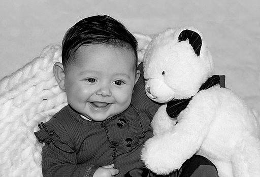 Gaïa a rejoint le concours — aidez-le/la à gagner de superbes lots ! baby, black_and_white, cheek, child, eye, flash_photography, happy, iris, joy, monochrome, monochrome_photography, nose, organ, panda, person, skin, smile, style, toddler, toy