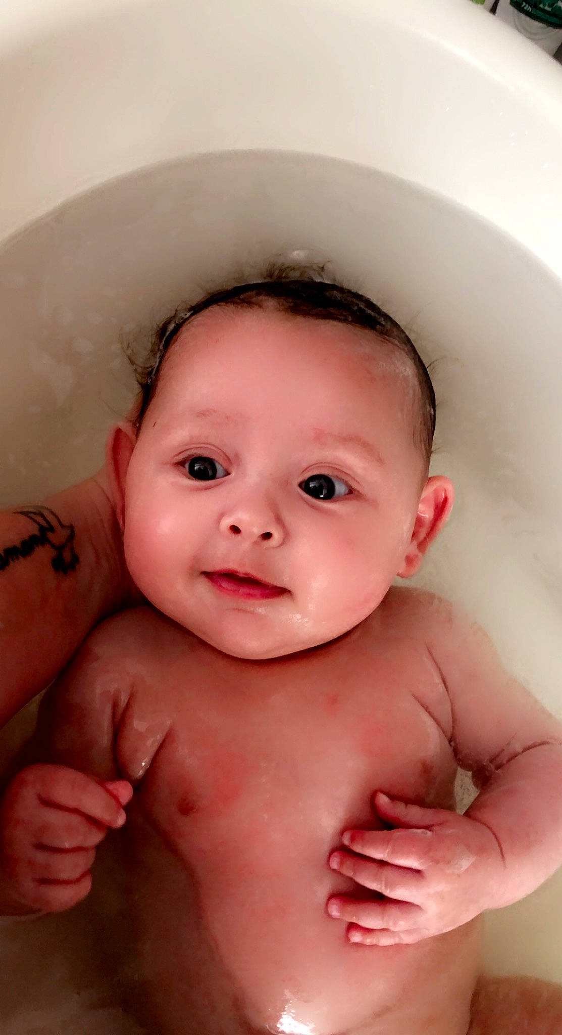 Gaïa a rejoint le concours — aidez-le/la à gagner de superbes lots ! baby, cheek, chin, eye, eyebrow, eyelash, face, forehead, hair, hairstyle, head, human_body, iris, lip, mouth, neck, nose, person, skin, smile