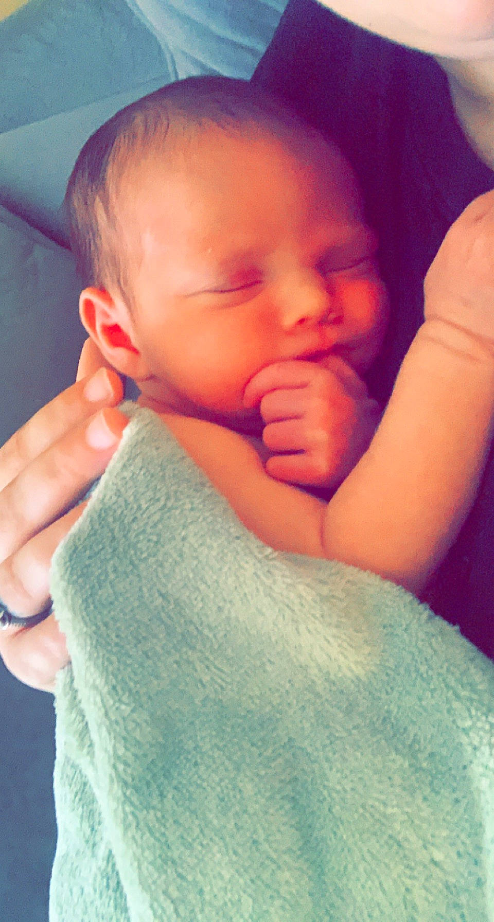 Kyro is registered to the contest to win money with this photo: cheek, chin, comfort, ear, eye, eyebrow, eyelash, forehead, gesture, hand, head, human_body, iris, lip, mouth, neck, nose, person, shoulder, skin