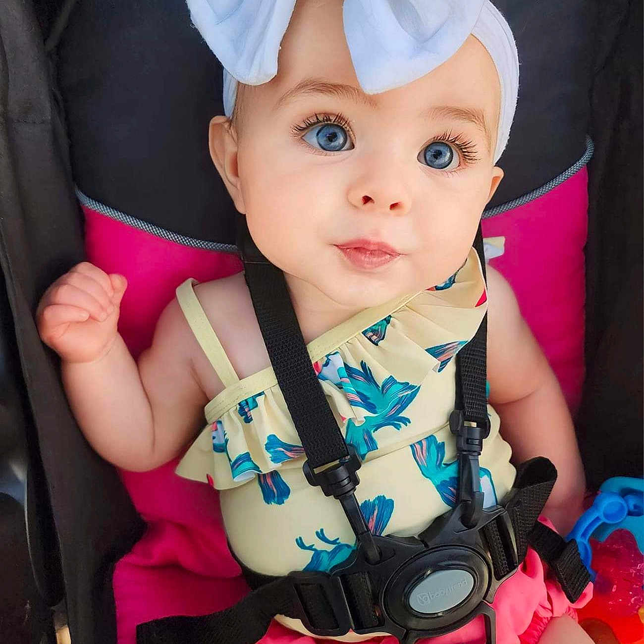 Remi is registered to the contest to win money with this photo: accessories, baby, baseballcap, cap, clothing, costume, crossbow, face, hat, head, lifejacket, person, photography, portrait, strap, stroller, sunglasses, t_shirt, vest, weapon