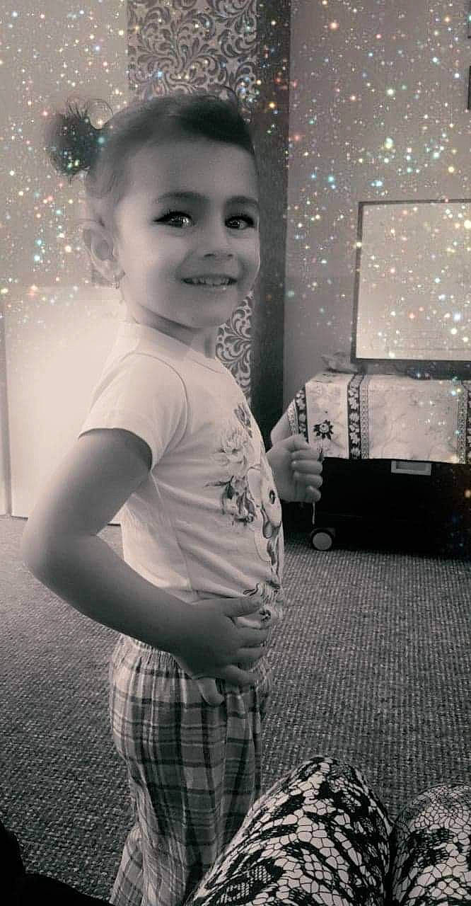 Natalia a rejoint le concours — aidez-le/la à gagner de superbes lots ! black_and_white, child, eye, fun, happy, joy, monochrome, pattern, person, photograph, photography, room, smile, snapshot, standing, style, toddler