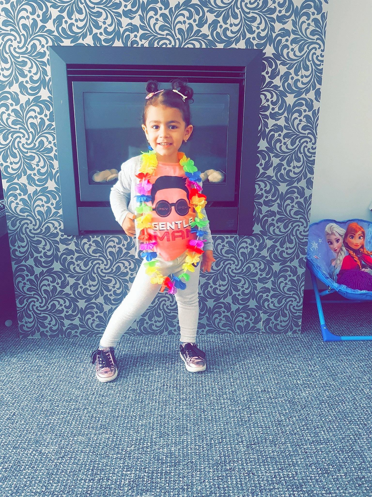 Natalia participe au concours pour gagner de l'argent avec cette photo : child, fun, joy, person, play, room, smile, toddler, vacation