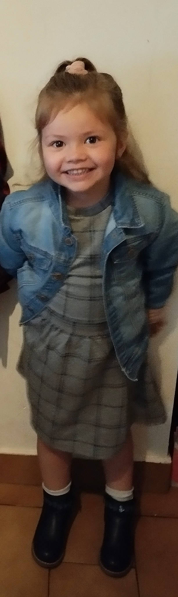 Soline a rejoint le concours — aidez-le/la à gagner de superbes lots ! abdomen, button, chest, denim, dress_shirt, eyewear, fashion_accessory, fashion_design, fur, joy, neck, pattern, person, selfie, shoulder, sleeve, smile, t_shirt, top, trunk