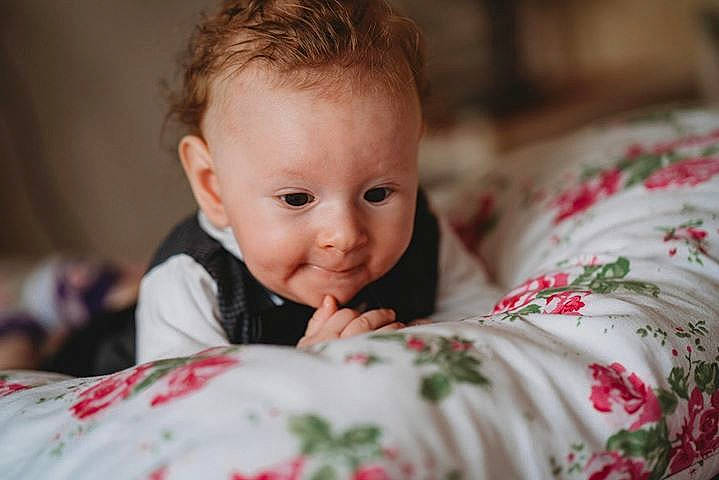 Áron is registered to the contest to win money with this photo: child, infant, joy, people, person, portrait, portrait_photography, skin, toddler