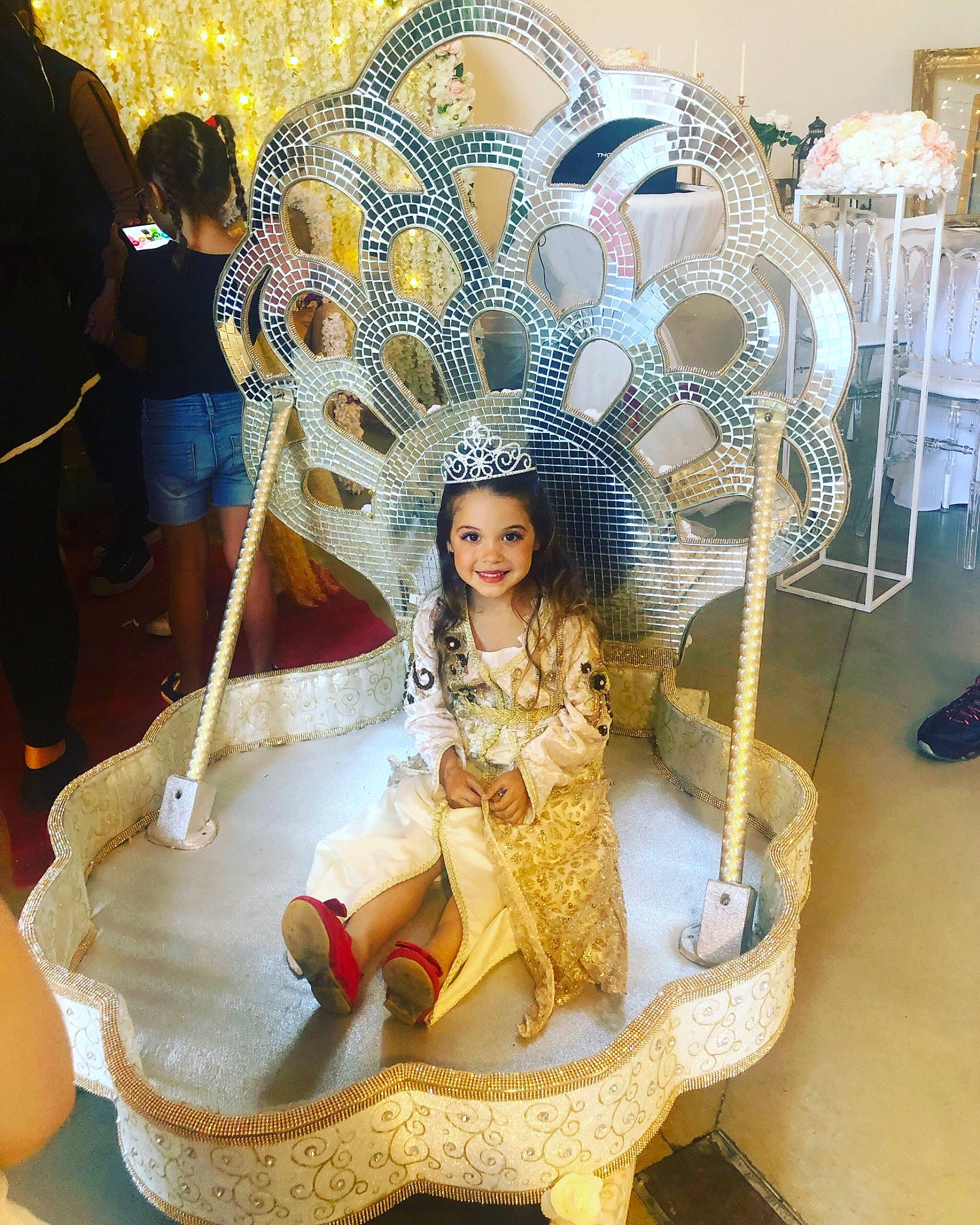 Lyna a rejoint le concours — aidez-le/la à gagner de superbes lots ! fun, joy, person