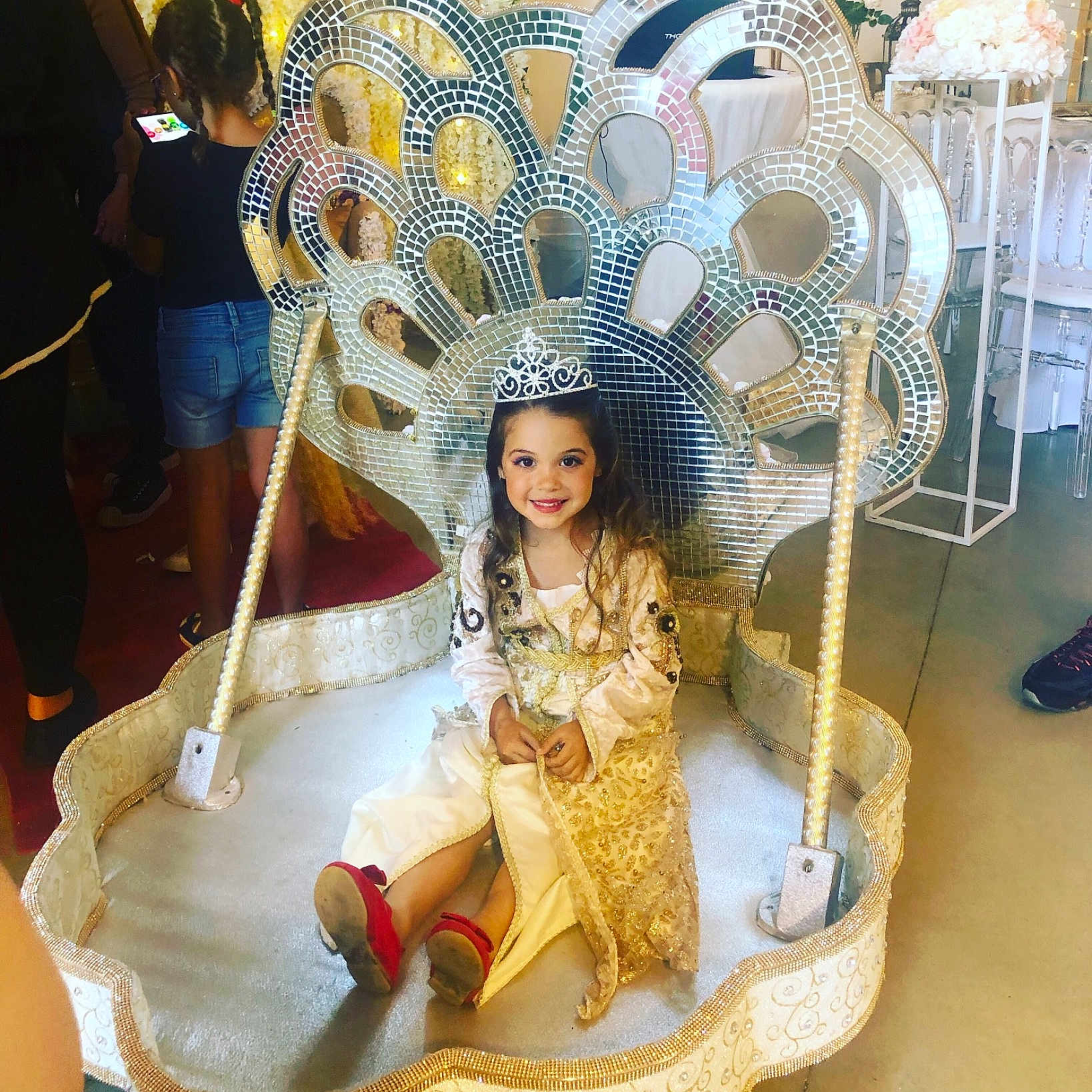 Lyna a rejoint le concours — aidez-le/la à gagner de superbes lots ! fun, joy, person