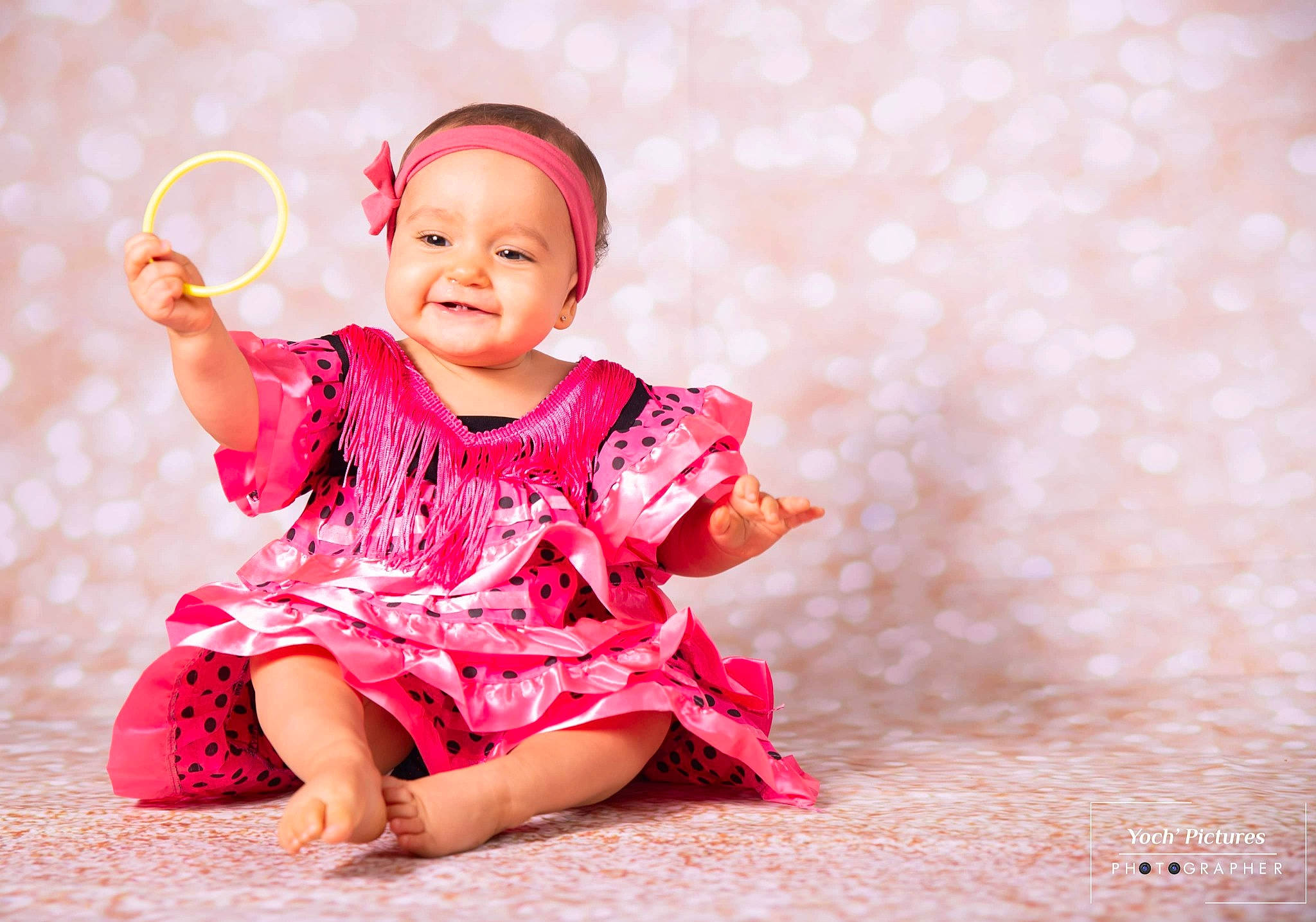 Paige participe au concours pour gagner de l'argent avec cette photo : baby, beauty, cheek, child, child_model, facial_expression, fashion_accessory, fun, happy, magenta, person, photo_shoot, photograph, photography, pink, play, portrait_photography, sitting, skin, smile