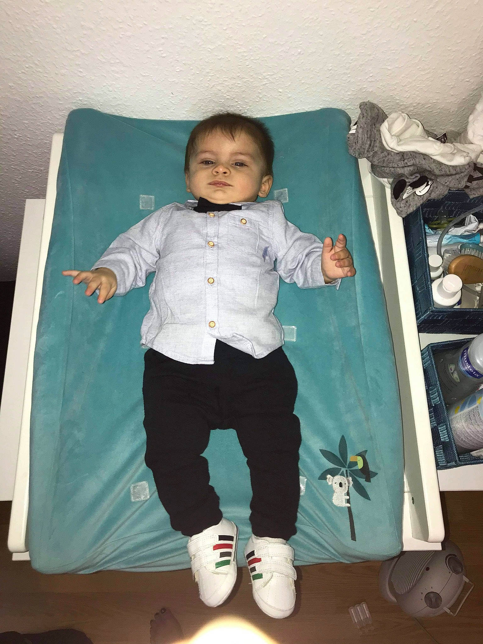 Ilann a rejoint le concours — aidez-le/la à gagner de superbes lots ! baby, baby_toddler_clothing, cheek, child, jeans, leg, person, product, room, shoe, sleeve, standing, t_shirt, toddler