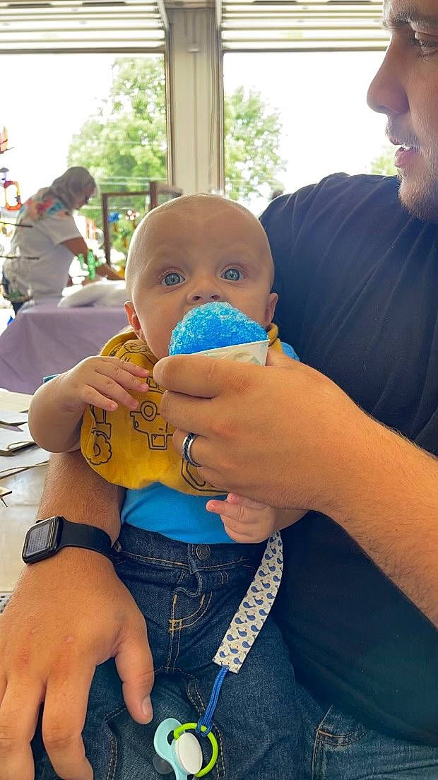 Brexston is registered to the contest to win money with this photo: arm, baby, finger, fun, gesture, hand, happy, leisure, mouth, muscle, nail, person, skin, sky, summer, thigh, thumb, toddler, tree, watch