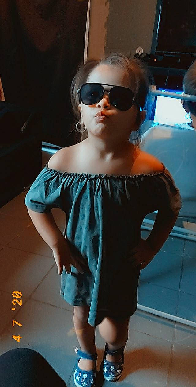 Neila a rejoint le concours — aidez-le/la à gagner de superbes lots ! black_hair, cool, eyewear, fashion, fashion_design, glasses, goggles, joint, person, photography, shoulder, sunglasses, vacation, vision_care