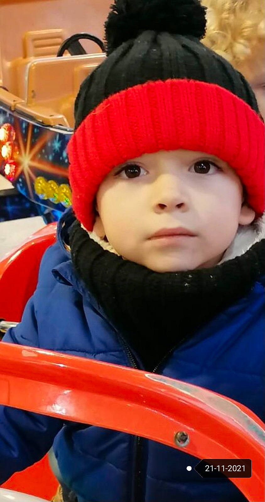 Alan participe au concours pour gagner de l'argent avec cette photo : baby, cap, cheek, chin, cool, eye, facial_expression, fun, happy, headgear, headwear, jacket, nose, organ, outerwear, people, person, red, skin, snapshot