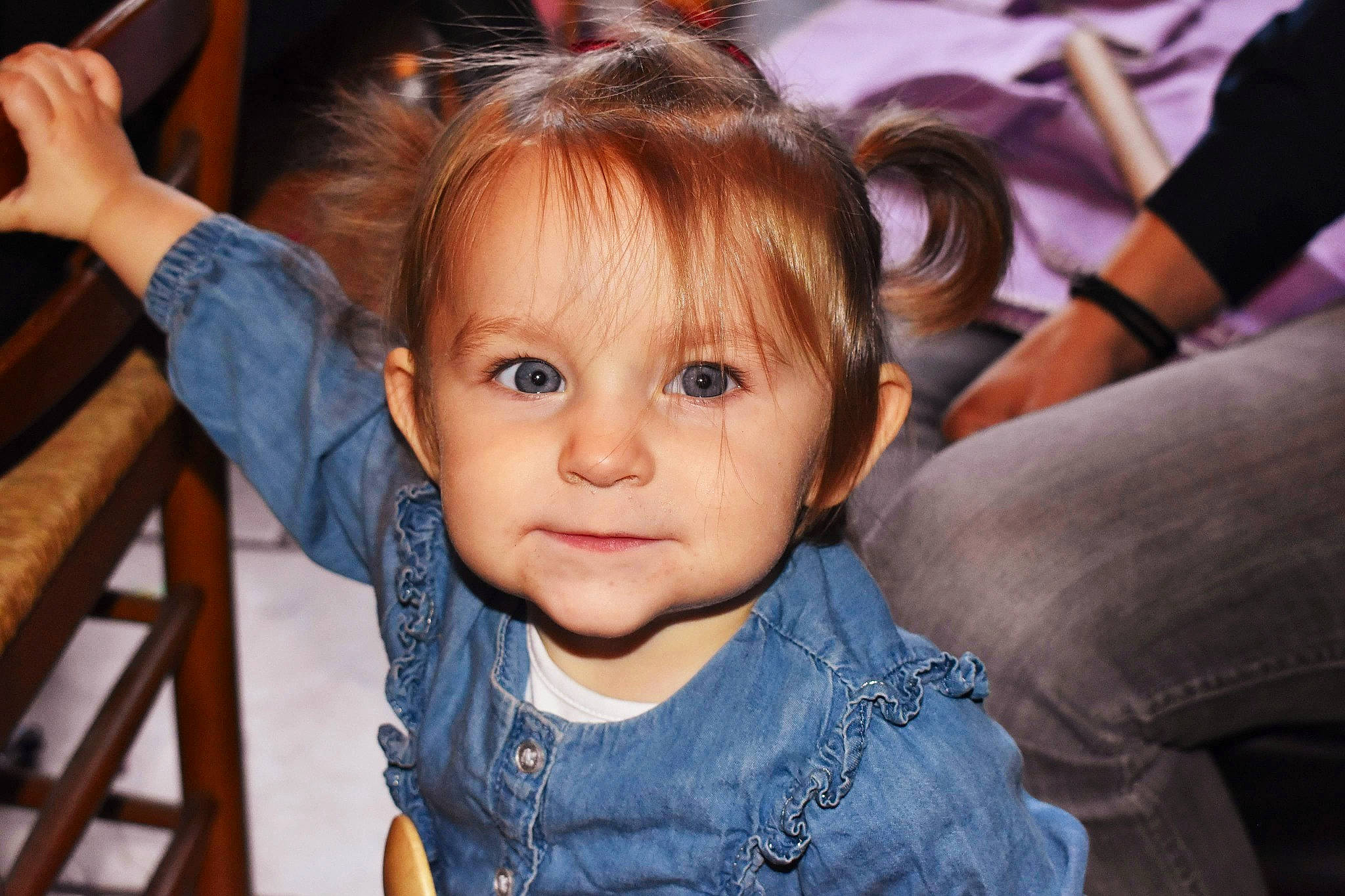 Sïana participe au concours pour gagner de l'argent avec cette photo : cheek, chin, cool, ear, eyebrow, eyelash, face, finger, gesture, hair, happy, headgear, iris, mammal, neck, nose, person, shoulder, skin, toddler