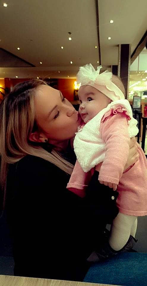 Aya a rejoint le concours — aidez-le/la à gagner de superbes lots ! baby, cheek, child, christmas, christmas_eve, event, fun, fur, gesture, happy, hat, headwear, holiday, hug, iris, kiss, lap, love, mouth, person