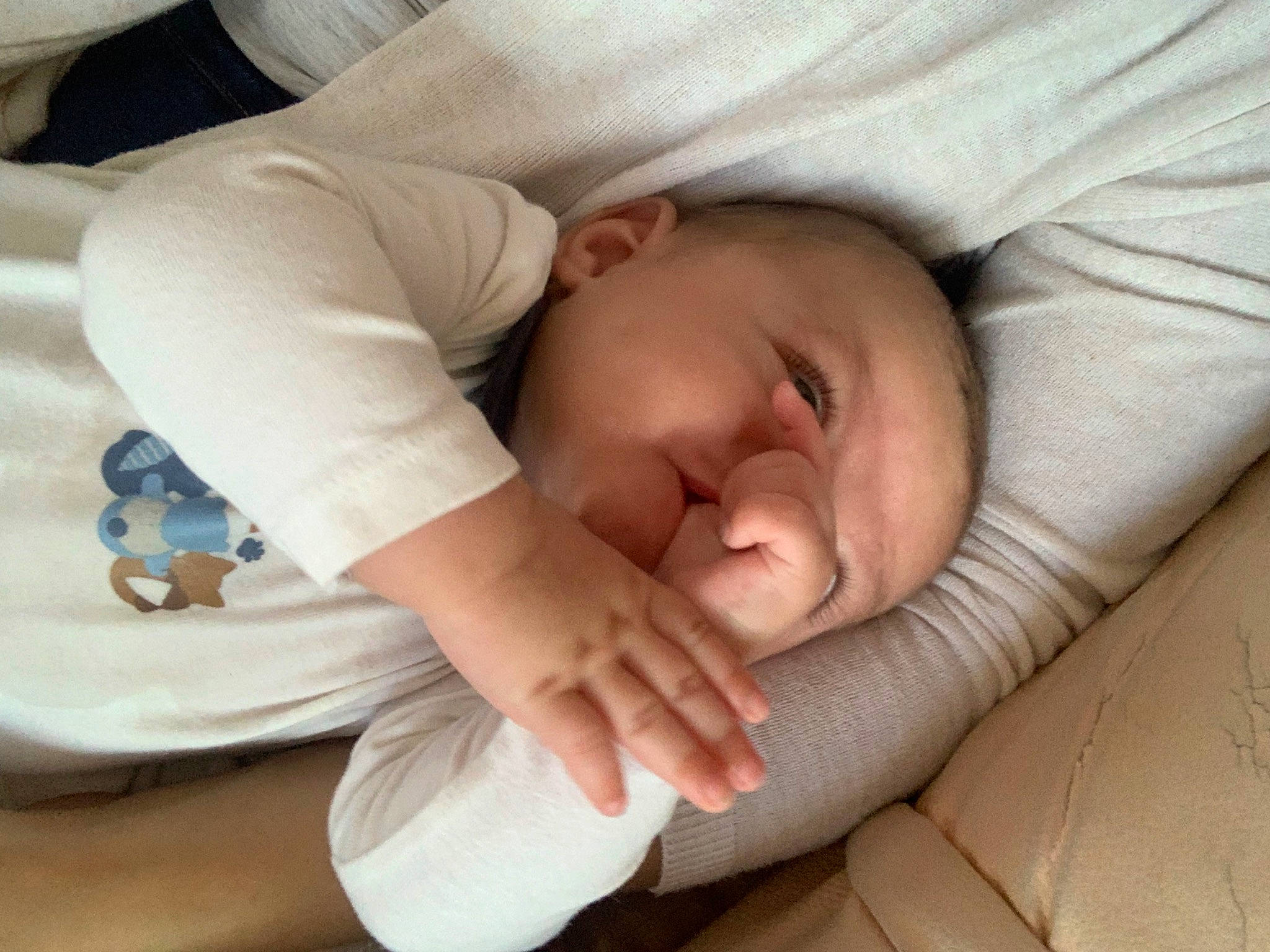 Mike a rejoint le concours — aidez-le/la à gagner de superbes lots ! baby, baby_products, baby_sleeping, baby_toddler_clothing, bedtime, cheek, child, comfort, hair, linens, nap, person, portrait_photography, room, skin, sleep, sleeve, thumb, toddler