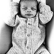 Victor a rejoint le concours — aidez-le/la à gagner de superbes lots ! baby, newborn, sleeping, infant, sweater, knitwear, buttons, portrait, black_and_white, close_up, baby_bouncer, peaceful, hands_up, cute, cozy, soft_texture, face, head, eyelids_closed, monochrome_photography