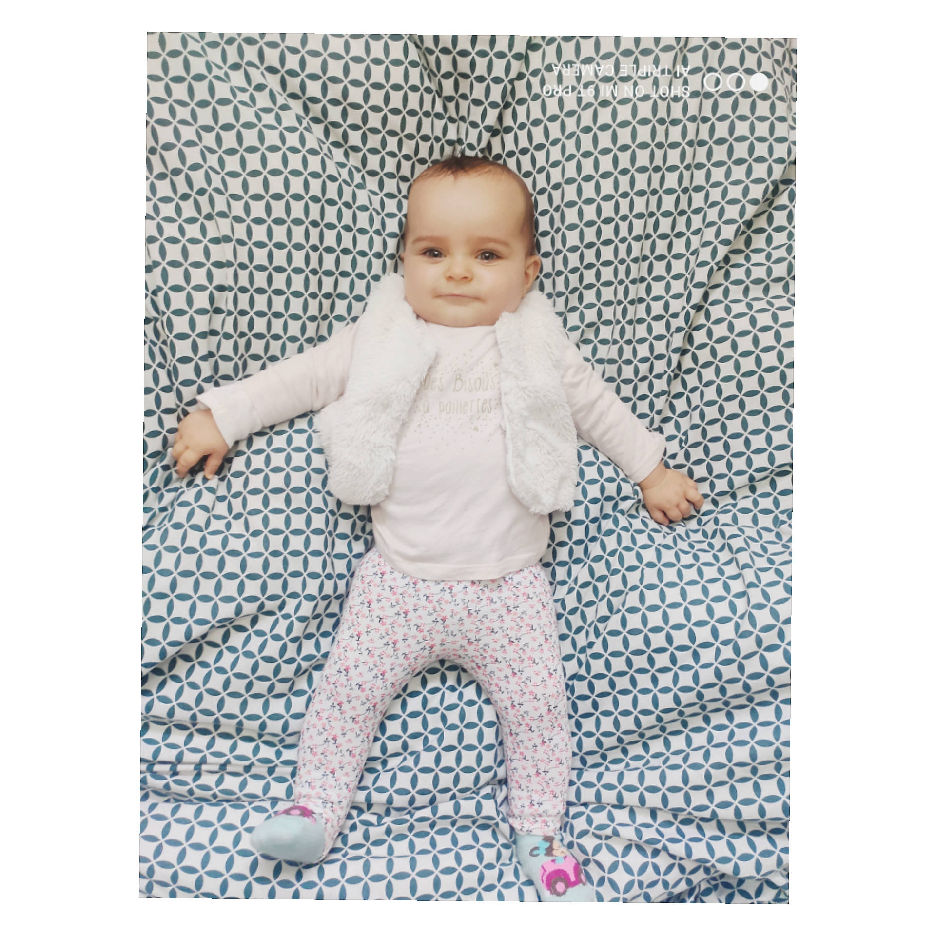 Naya a rejoint le concours — aidez-le/la à gagner de superbes lots ! baby, baby_products, baby_toddler_clothing, baby_toys, button, child, doll, eye, fashion_accessory, font, gesture, grey, happy, headgear, pattern, person, sitting, sleeve, smile, toddler
