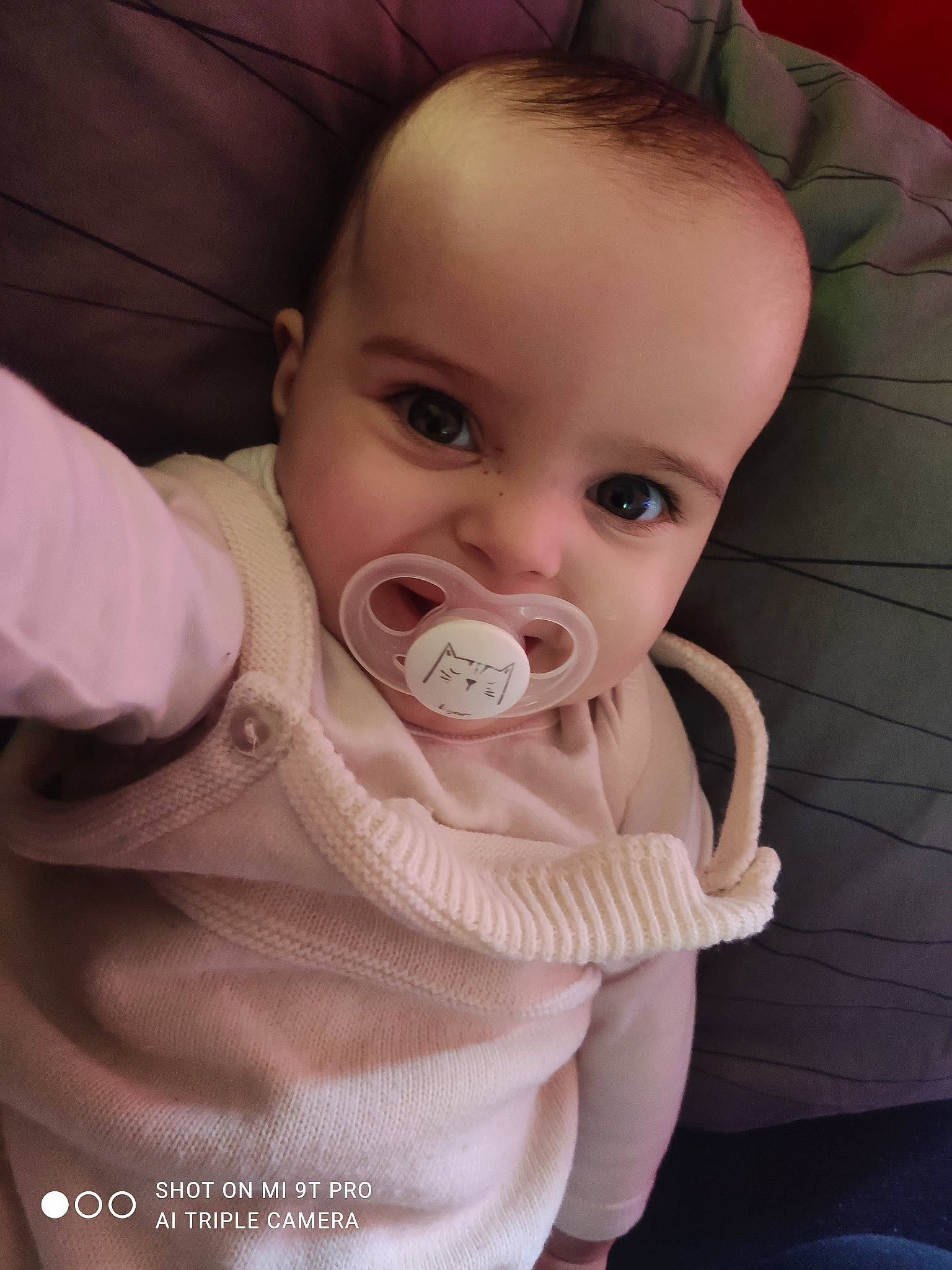 Naya participe au concours pour gagner de l'argent avec cette photo : baby, baby_toddler_clothing, cheek, chin, comfort, ear, eye, eyebrow, eyelash, gesture, head, iris, lip, mouth, neck, nose, outerwear, person, product, skin