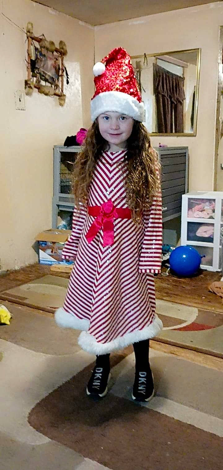 Mareena is registered to the contest to win money with this photo: balloon, cap, costume_hat, electric_blue, event, fashion_accessory, fashion_design, fun, fur, headwear, joy, knee, magenta, pattern, person, picture_frame, pink, plaid, shoe, sleeve