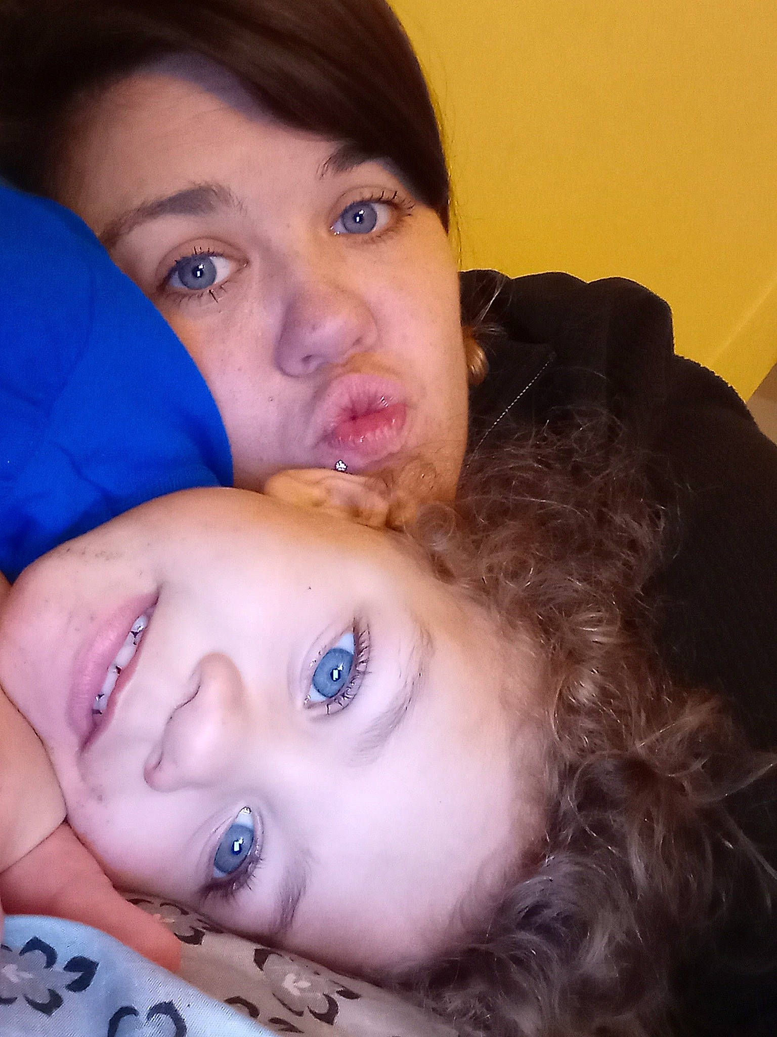 Corina is registered to the contest to win money with this photo: cheek, chin, ear, eye, eyebrow, eyelash, face, facial_expression, forehead, gesture, hair, happy, head, iris, jaw, lip, mouth, neck, nose, person