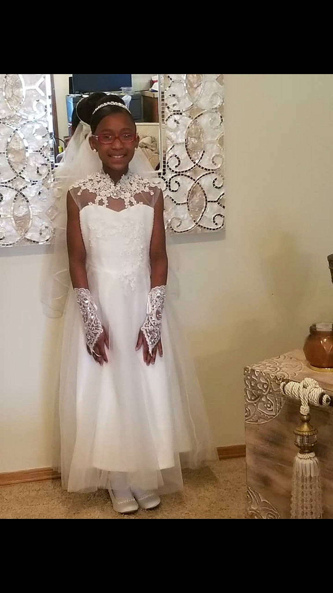 Cherae is registered to the contest to win money with this photo: bridal_accessory, bridal_clothing, bridal_party_dress, bride, dress, formal_wear, girl, gown, hair_accessory, headpiece, headwear, joint, joy, lace, lady, marriage, person, photo_shoot, shoulder, textile