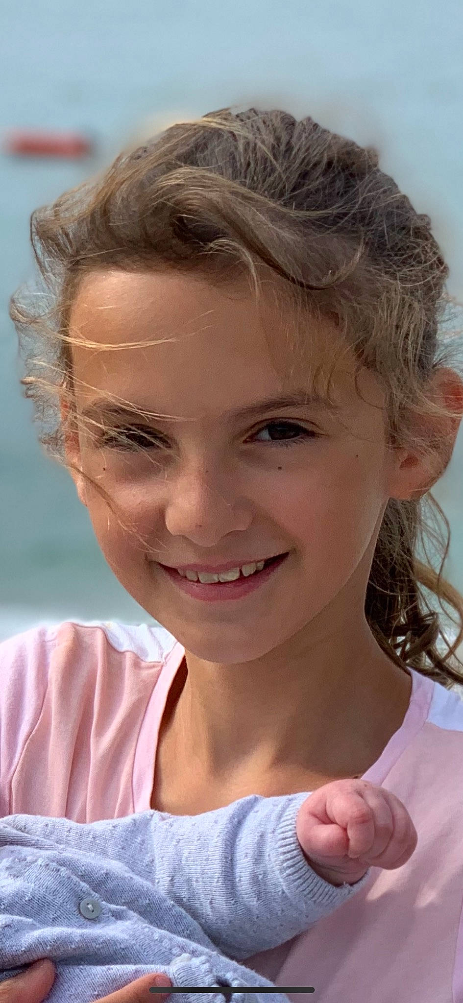 Rachel a rejoint le concours — aidez-le/la à gagner de superbes lots ! cheek, chin, eyebrow, eyelash, facial_expression, flash_photography, forehead, gesture, happy, iris, jaw, joy, lip, mouth, neck, nose, organ, person, shoulder, skin