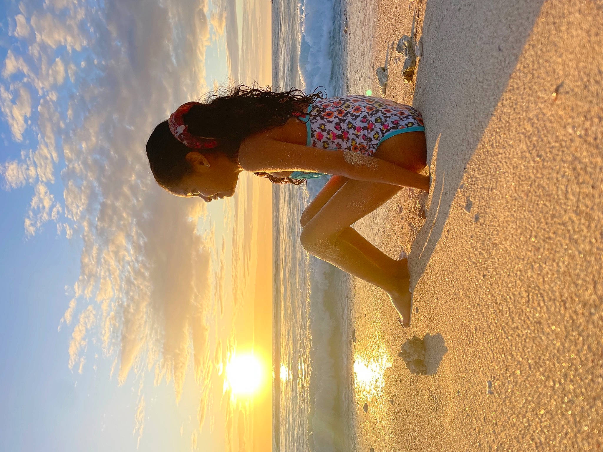 Melissa a rejoint le concours — aidez-le/la à gagner de superbes lots ! beauty, blond, body_of_water, cloud, daytime, elbow, electric_blue, flash_photography, fun, happy, human_leg, leisure, light, people_in_nature, person, sky, summer, sunlight, tints_and_shades, water