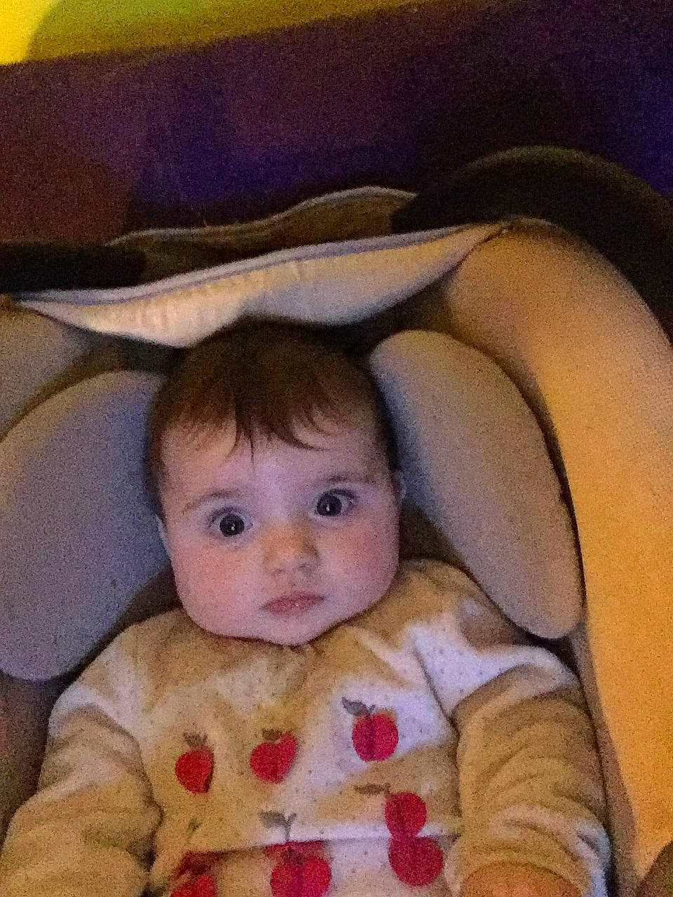 Lola participe au concours pour gagner de l'argent avec cette photo : baby, baby_products, baby_safety, baby_toddler_clothing, car_seat, cheek, child, chin, comfort, eye, head, infant_bed, iris, linens, mammal, nose, person, sitting, sleeve, textile