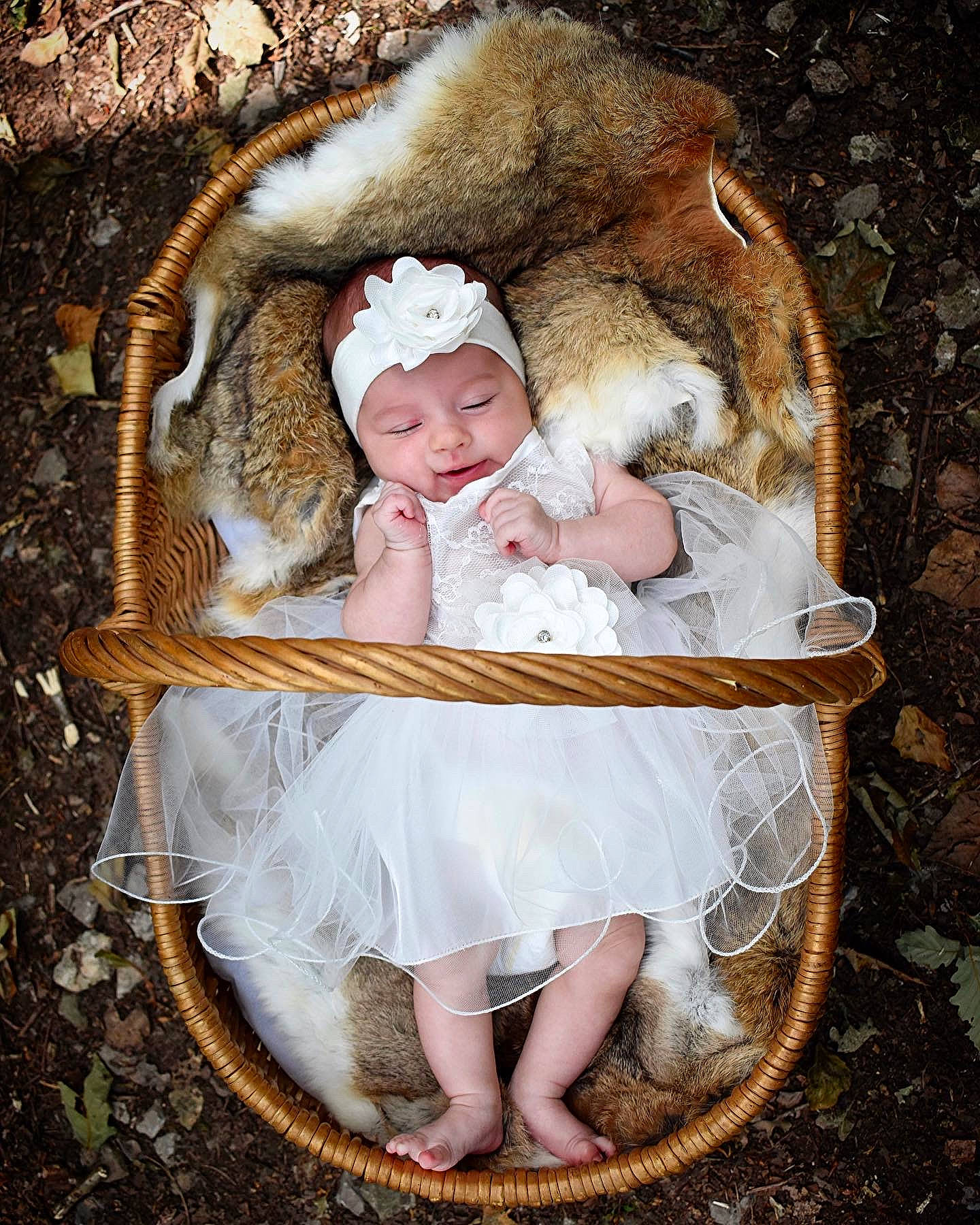 Freyja participe au concours pour gagner de l'argent avec cette photo : baby, baby_products, baby_toddler_clothing, chair, doll, dress, eye, fashion_accessory, fawn, flash_photography, fur, grass, happy, hat, head, headpiece, headwear, human_body, person, sitting