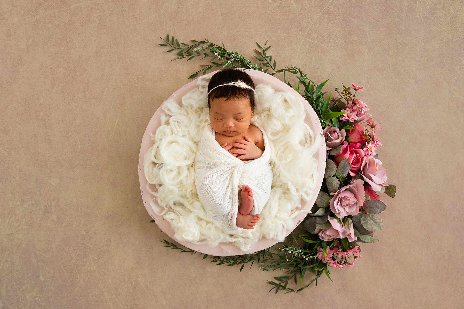 Cateleya participe au concours pour gagner de l'argent avec cette photo : newborn, baby, sleeping, wrapped, blanket, bowl, flowers, floral_arrangement, greenery, soft, white, pink, purple, peaceful, infant, headband, portrait, studio, circular, resting