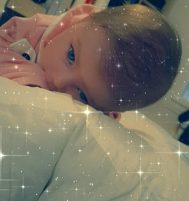 Joy a rejoint le concours — aidez-le/la à gagner de superbes lots ! art, cheek, chest, child, circle, doll, electric_blue, eye, eyelash, fashion_accessory, flesh, jaw, lip, pattern, person, plastic, selfie, space, toy, transparent_material