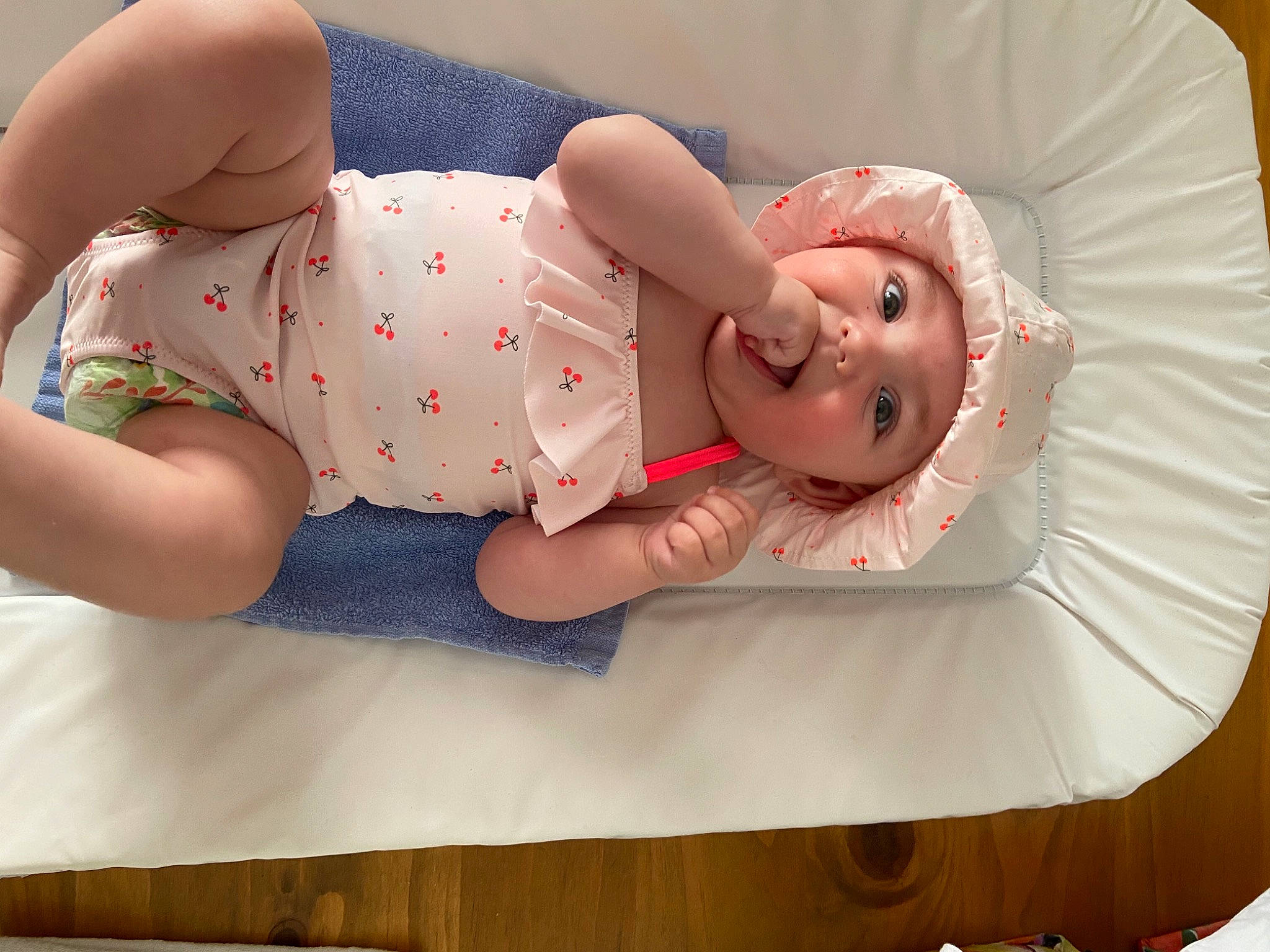 Célia a rejoint le concours — aidez-le/la à gagner de superbes lots ! abdomen, baby, baby_products, baby_toddler_clothing, child, foot, headwear, mouth, peach, person, skin, sock, stomach