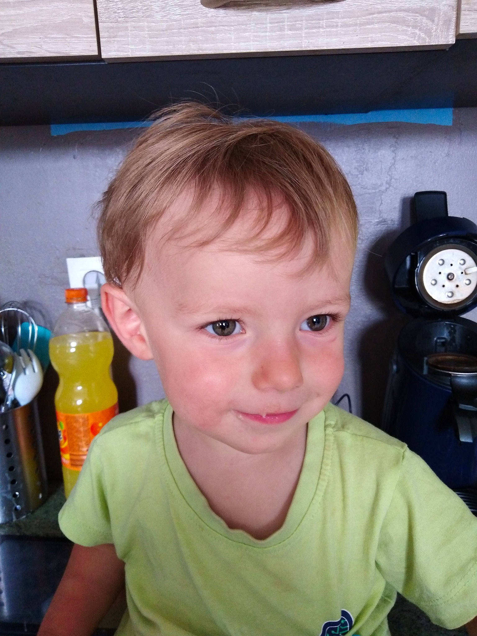 Ethan participe au concours pour gagner de l'argent avec cette photo : child, face, forehead, hair, hairstyle, nose, person, skin, smile, toddler, vacation