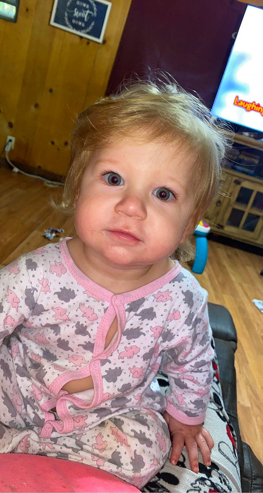 Araya is registered to the contest to win money with this photo: baby, baby_toddler_clothing, cheek, chin, ear, eyelash, face, fun, hair, hairstyle, head, iris, lip, nose, person, skin, smile, standing, television, toddler