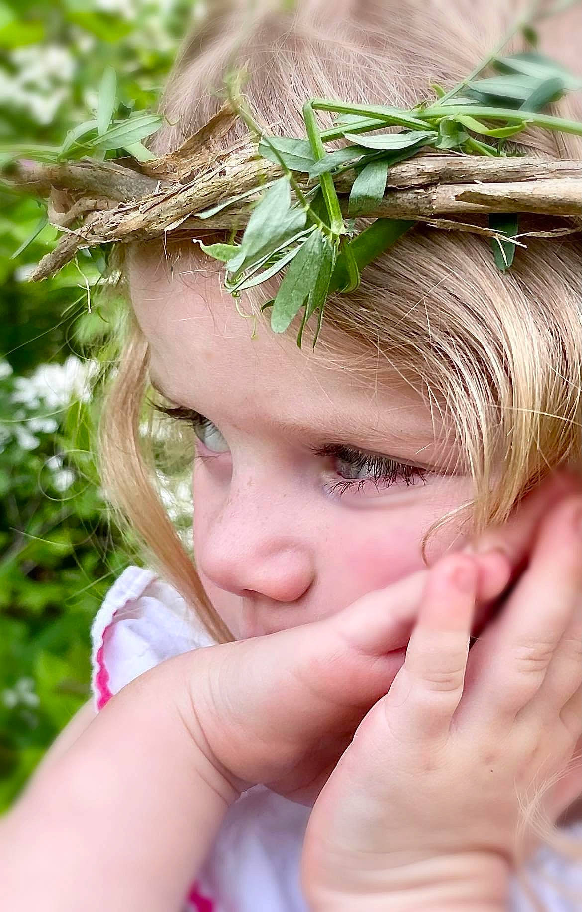 Mckynlee is registered to the contest to win money with this photo: beauty, eye, eyebrow, eyelash, finger, gesture, grass, hair, hand, happy, head, lip, long_hair, nail, people_in_nature, person, pink, plant, skin, thumb