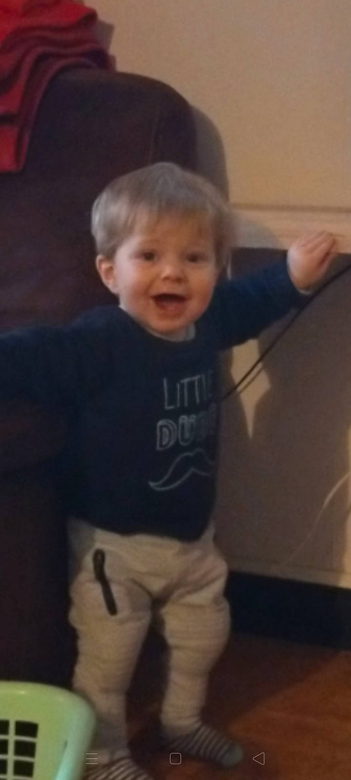 Leo a rejoint le concours — aidez-le/la à gagner de superbes lots ! arm, cheek, child, chin, eye, face, facial_expression, hair, head, joint, leg, nose, person, photograph, play, product, shoulder, skin, smile, standing