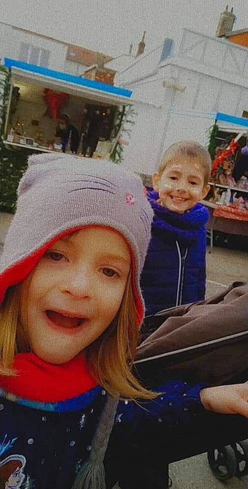 Elena a rejoint le concours — aidez-le/la à gagner de superbes lots ! baby_toddler_clothing, beanie, bonnet, cheek, child, cool, eye, fun, happy, headgear, headwear, iris, joy, knit_cap, lip, nose, organ, person, skin, toddler