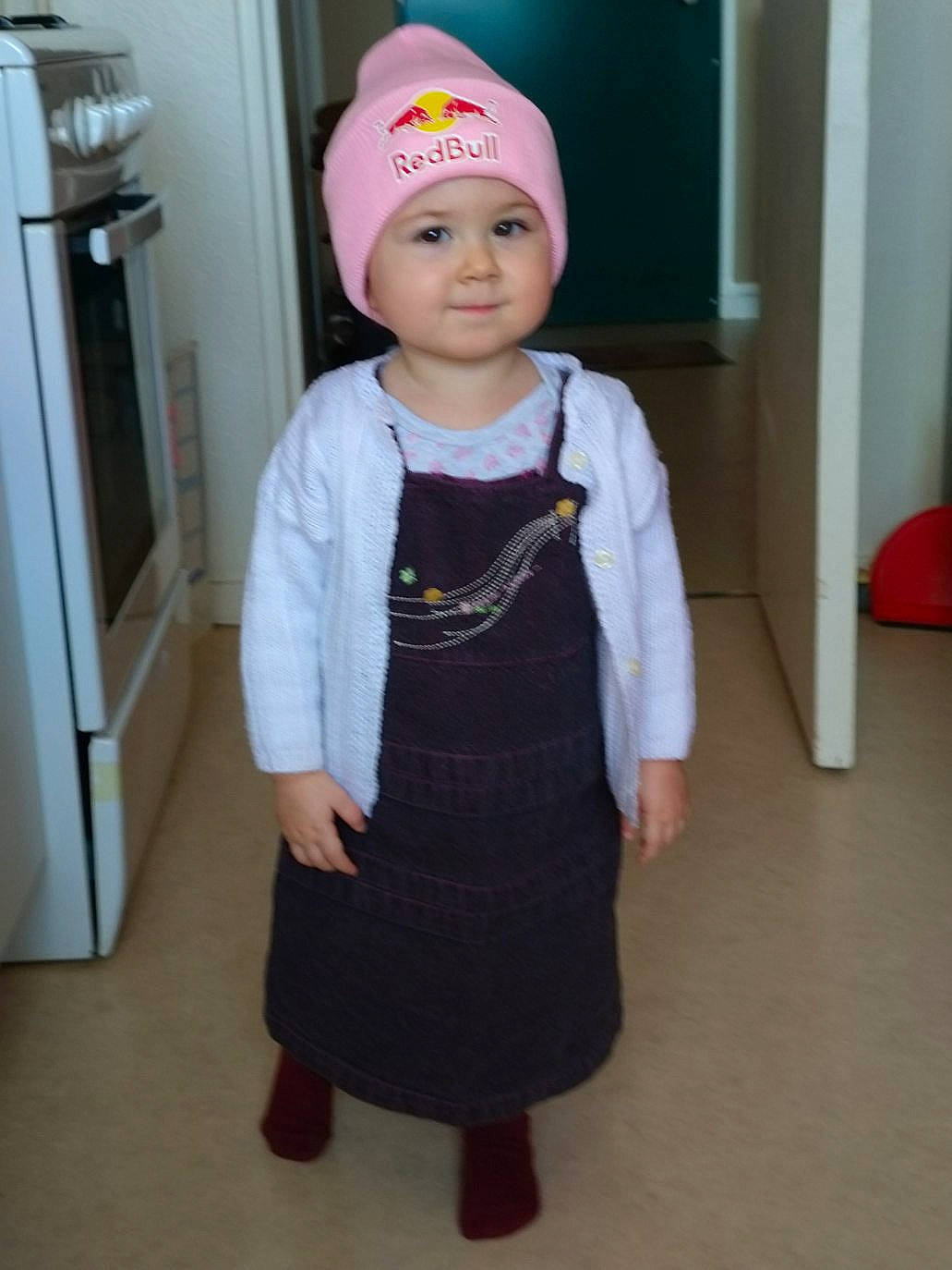 Cécilia a rejoint le concours — aidez-le/la à gagner de superbes lots ! child, clothing, costume, dress, head, headgear, headwear, person, pink, skin, smile, toddler, toy