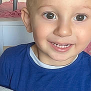 Luciano participe au concours pour gagner de l'argent avec cette photo : baby, blanket, blue_shirt, child, clothing, cute, expression, eyes, face, hair, happy, head, indoors, person, portrait, skin, smiling, toddler, winnie_the_pooh, young_child