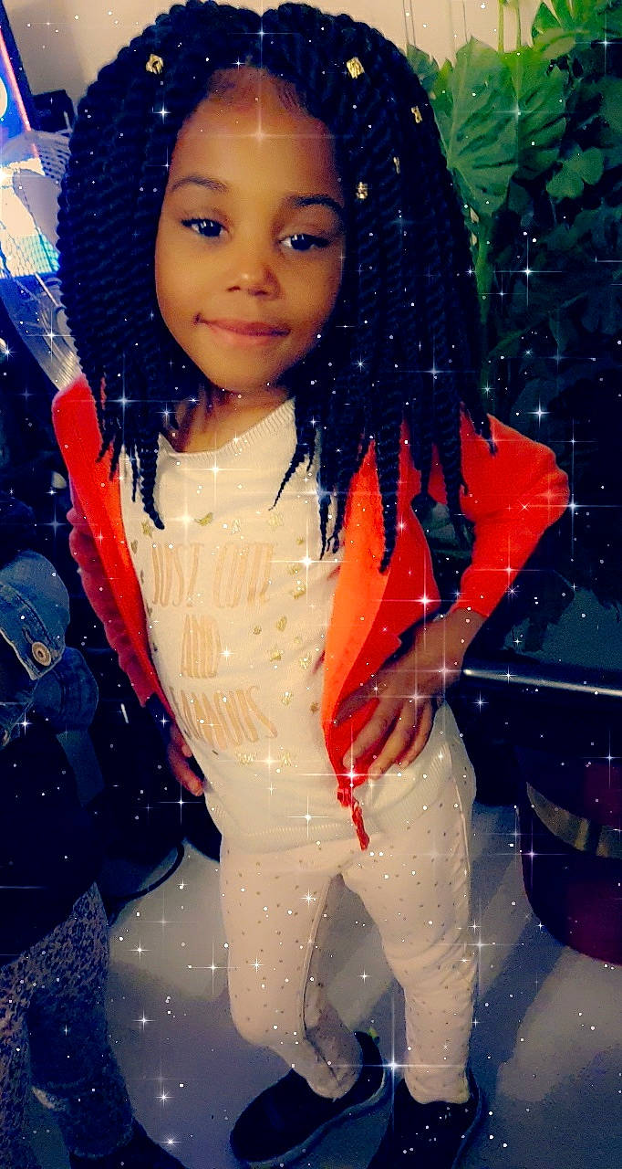 Catalia participe au concours pour gagner de l'argent avec cette photo : black_hair, cheek, child, child_model, cool, fun, hair, hairstyle, joy, lip, long_hair, person, play, smile, space, toddler