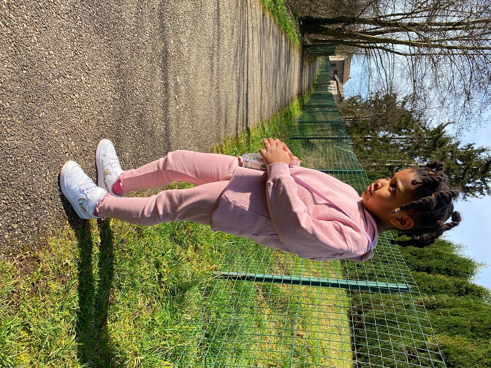Maëlyne participe au concours pour gagner de l'argent avec cette photo : fun, grass, groundcover, happy, human_leg, landscape, lawn, leisure, people_in_nature, person, plant, shadow, shoe, shrub, sitting, sky, thigh, tree