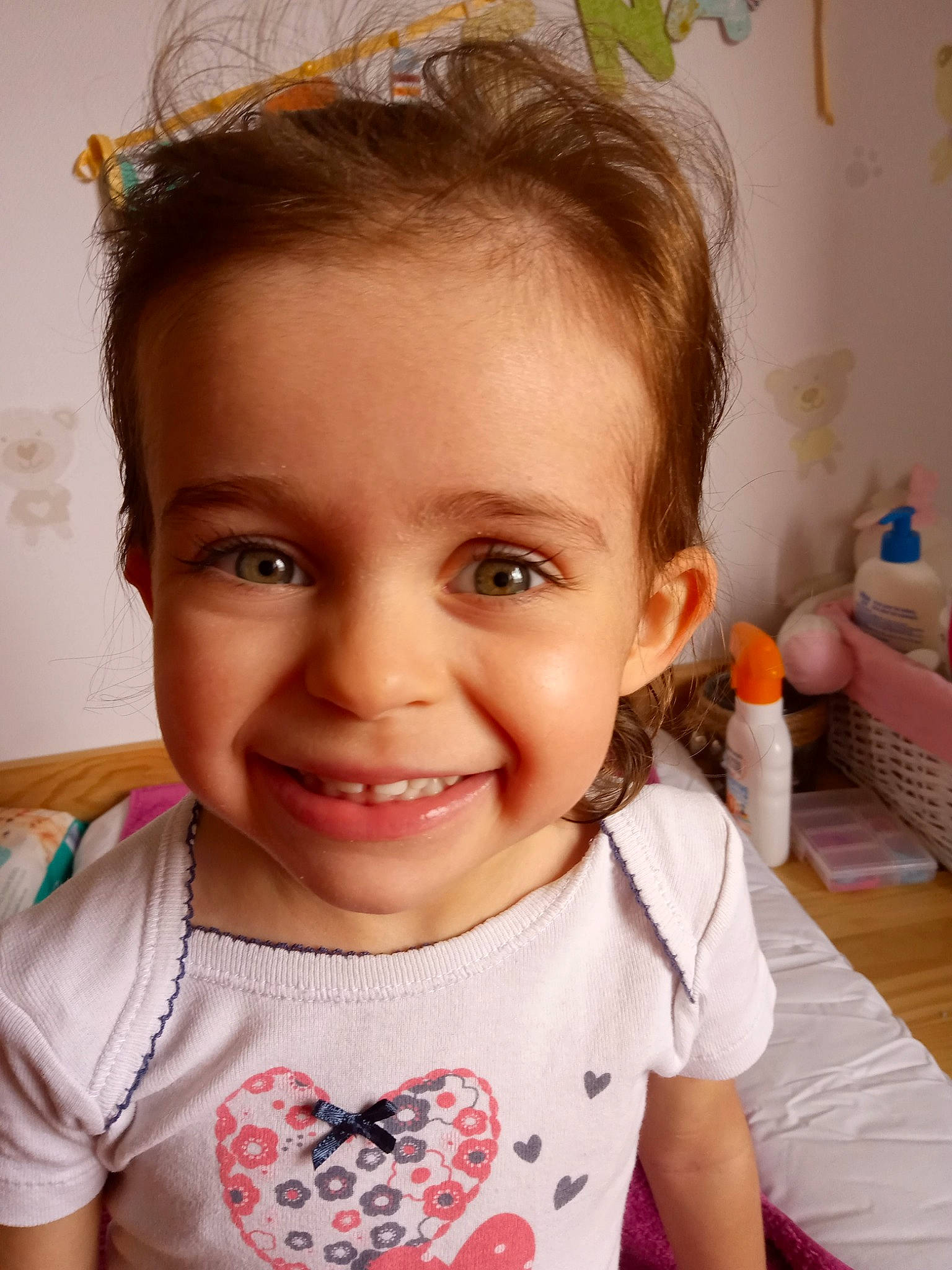 Helena a rejoint le concours — aidez-le/la à gagner de superbes lots ! beauty, cheek, child, chin, ear, eyebrow, face, facial_expression, forehead, hair, hairstyle, head, joy, lip, nose, organ, person, pink, skin, smile