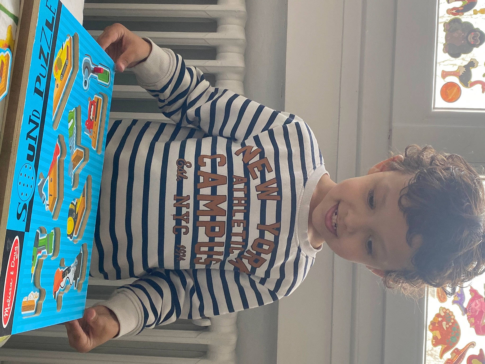 Thomas a rejoint le concours — aidez-le/la à gagner de superbes lots ! art, child, cool, design, electric_blue, eyewear, font, fun, happy, human_leg, joy, leisure, pattern, person, room, snapshot, standing, t_shirt, textile, toddler