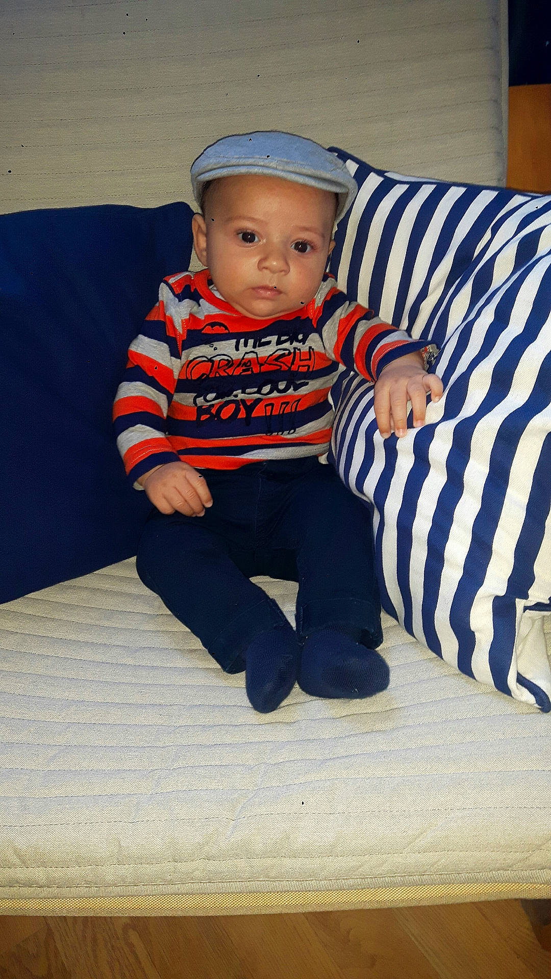 Souleyman a rejoint le concours — aidez-le/la à gagner de superbes lots ! blue, boy, child, cool, day, fun, headgear, infant, outerwear, person, play, product, sitting, skin, smile, standing, t_shirt, textile, toddler