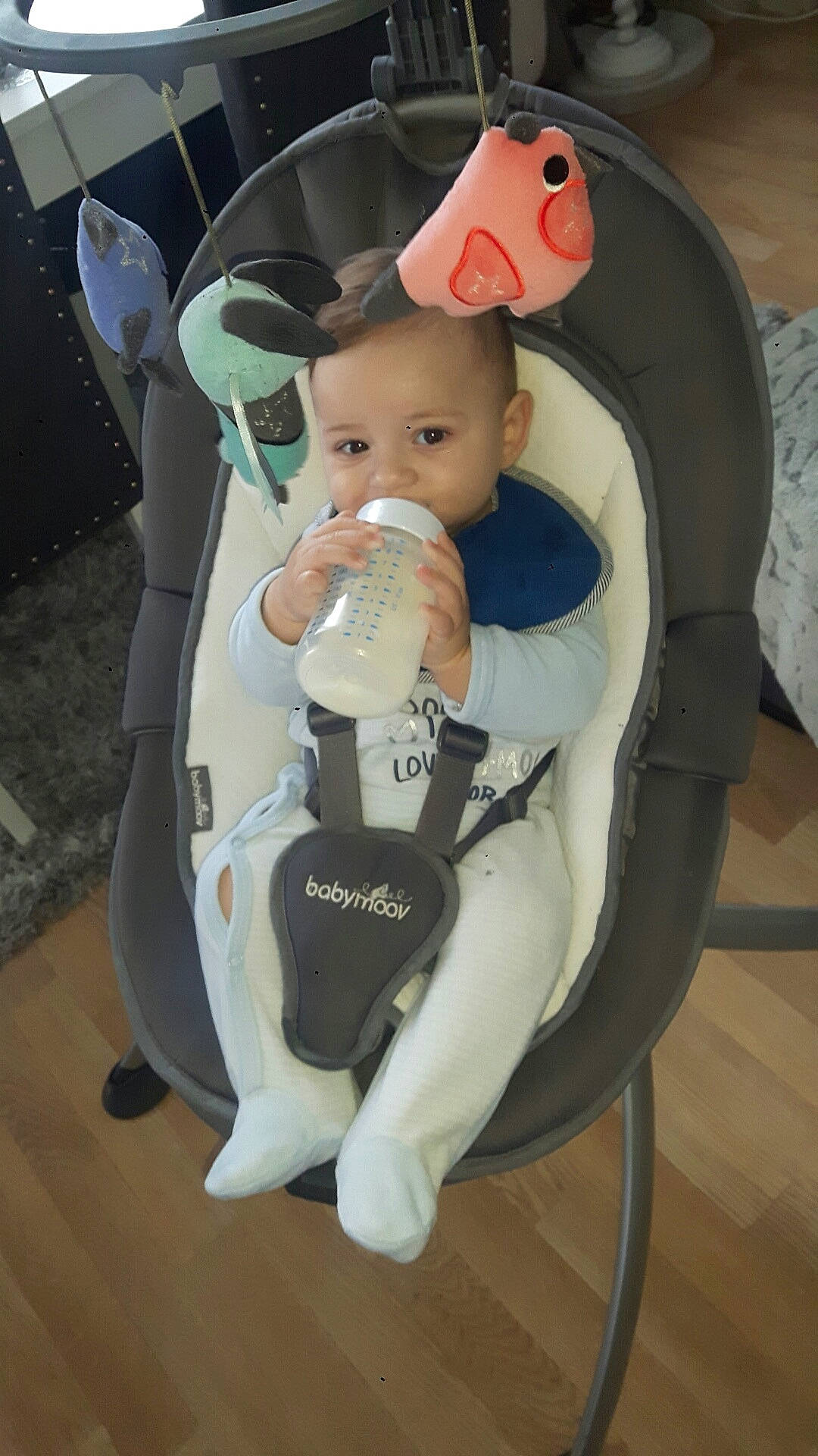 Souleyman a rejoint le concours — aidez-le/la à gagner de superbes lots ! baby_carriage, baby_products, car_seat, child, fun, headgear, infant, joy, mammal, person, product, toddler