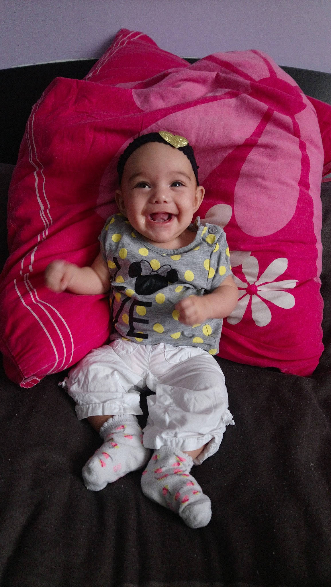 Nell participe au concours pour gagner de l'argent avec cette photo : baby, child, joy, person, pink, product, smile, toddler