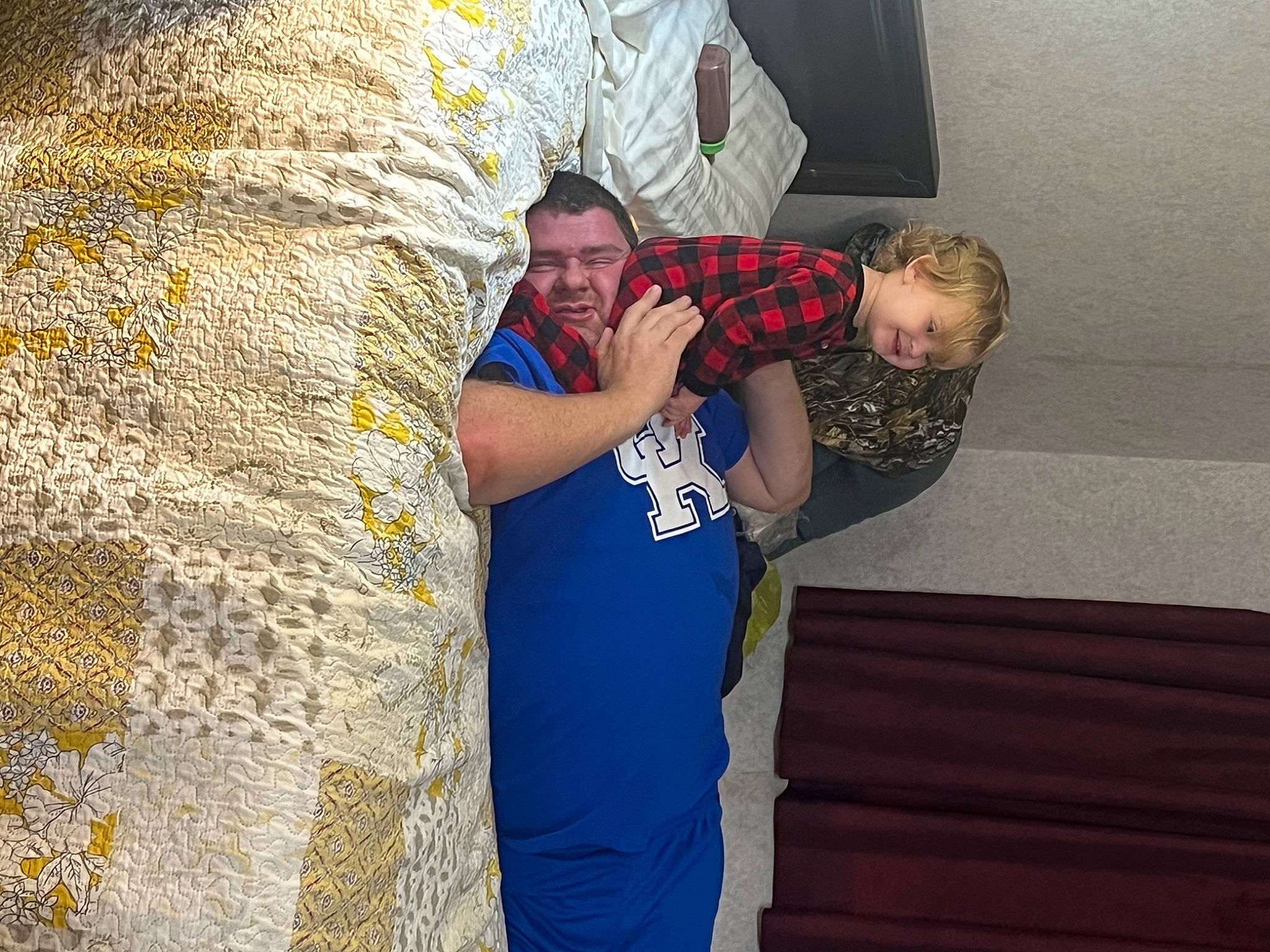 Laura is registered to the contest to win money with this photo: elbow, electric_blue, flash_photography, fun, gesture, happy, joy, leisure, person, rock, room, sitting, t_shirt, temple, travel, vacation, visual_arts