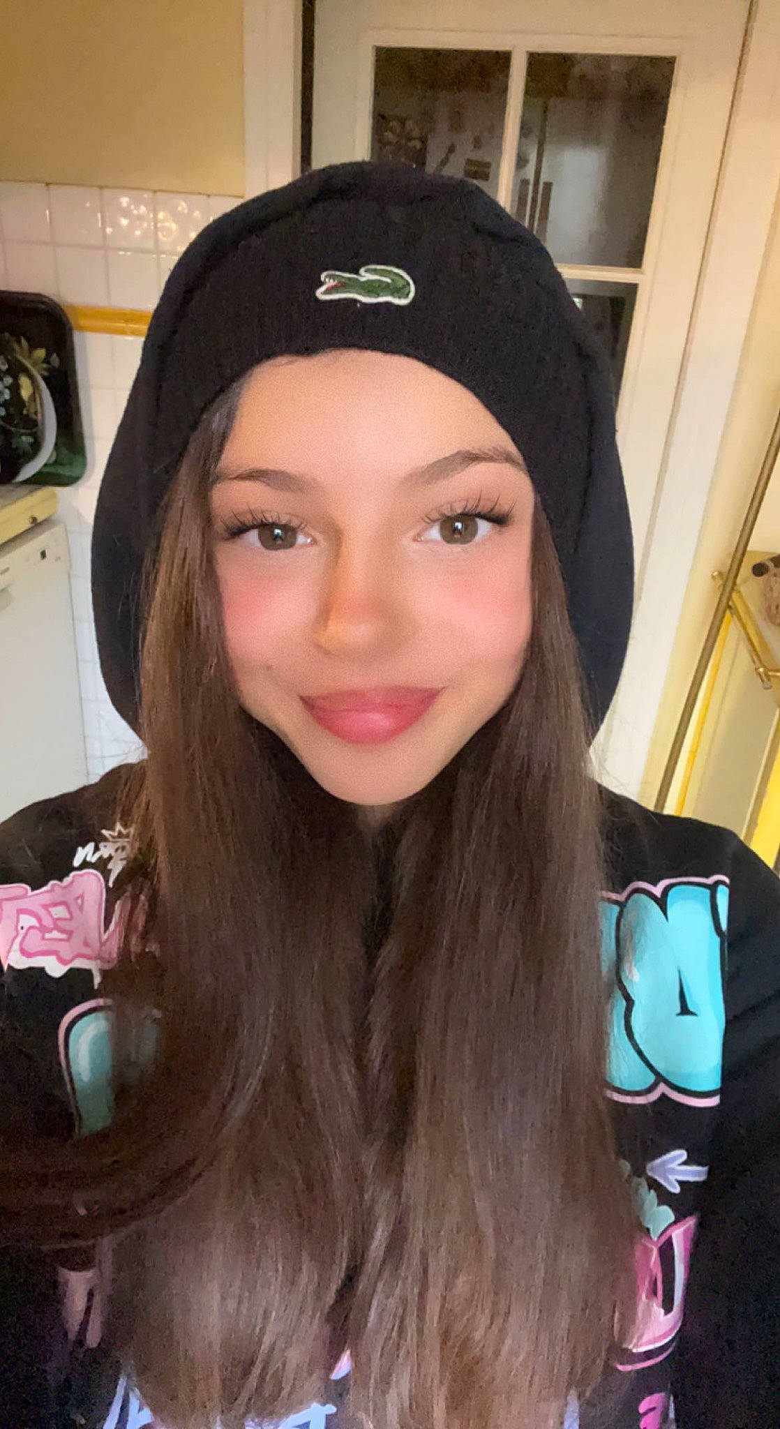 Nout participe au concours pour gagner de l'argent avec cette photo : bangs, black_hair, cap, chin, cool, eyebrow, eyelash, eyewear, facial_expression, headwear, jaw, joy, knit_cap, layered_hair, lip, lipstick, long_hair, mouth, neck, person