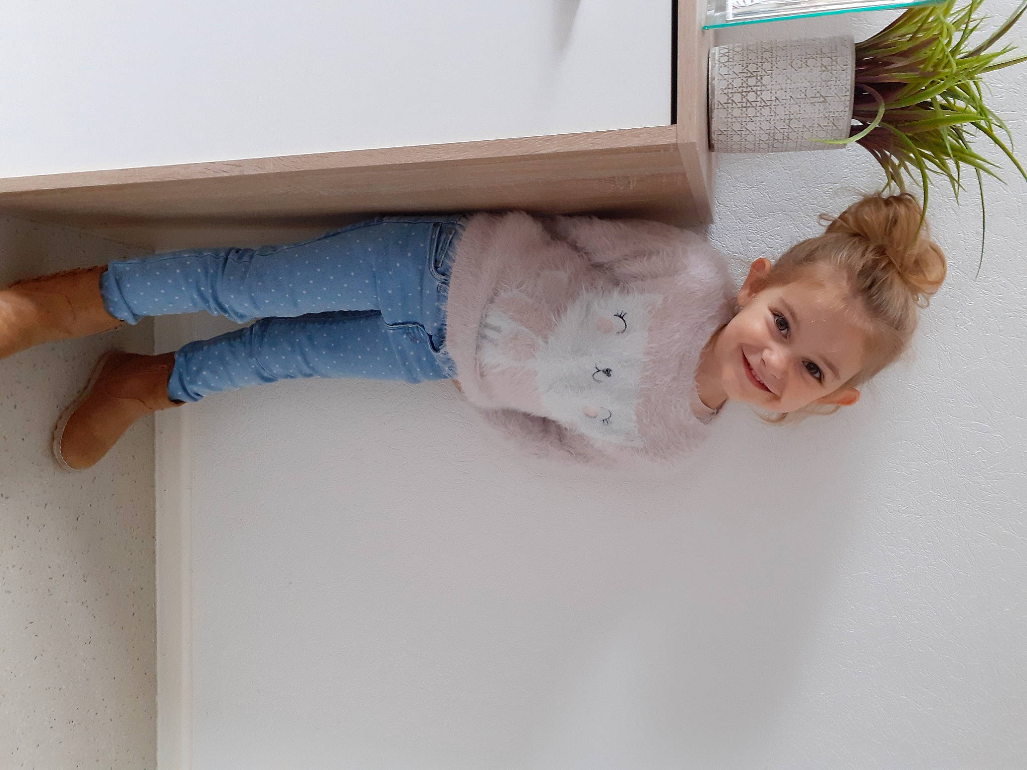 Yelena a rejoint le concours — aidez-le/la à gagner de superbes lots ! baby_toddler_clothing, blond, child_model, comfort, denim, joy, nose, person, portrait_photography, wrist