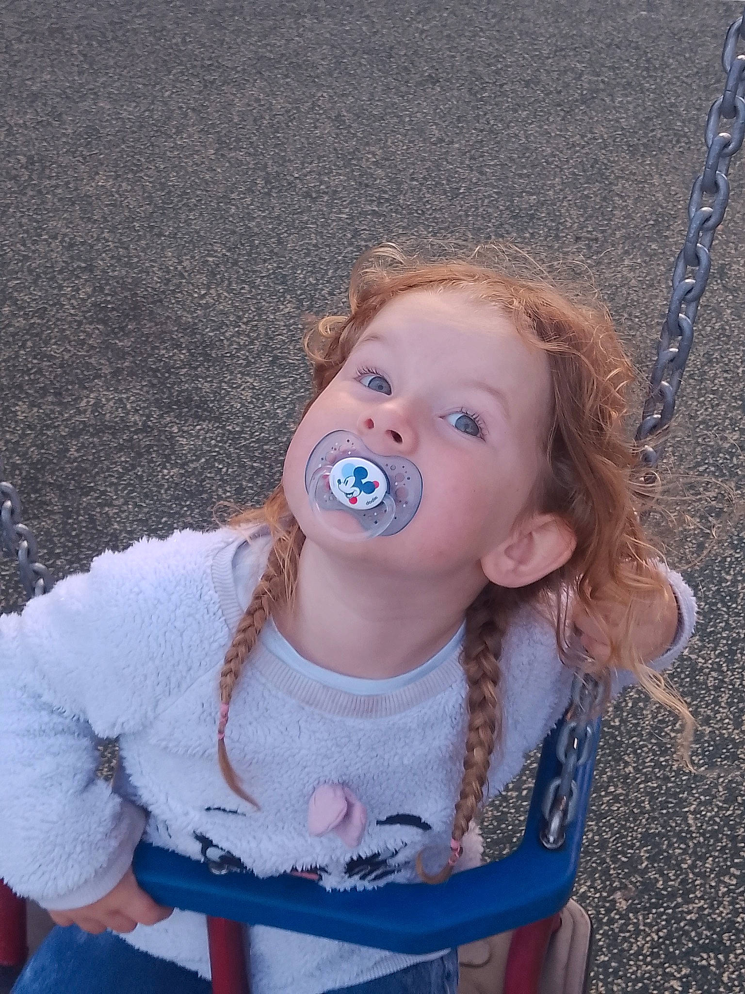 Zoé participe au concours pour gagner de l'argent avec cette photo : baby, baby_toddler_clothing, blue, cheek, cool, electric_blue, eyelash, fun, grass, happy, iris, jewellery, lip, mouth, neck, nose, person, skin, sleeve, t_shirt